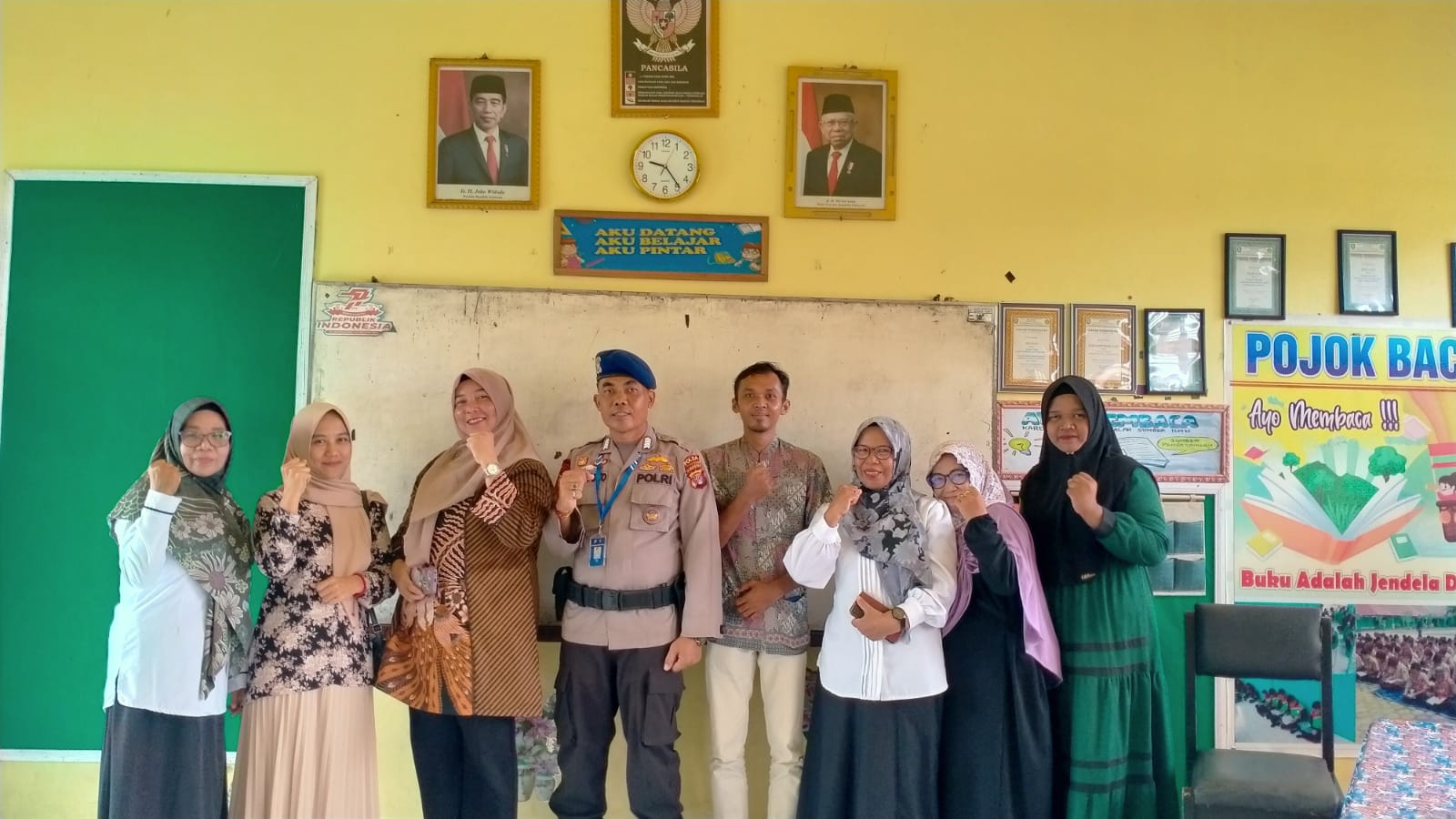 Cerdaskan Kehidupan Bangsa, Ditpolairud Jadi Motivator Di SMP N 9 Sampit