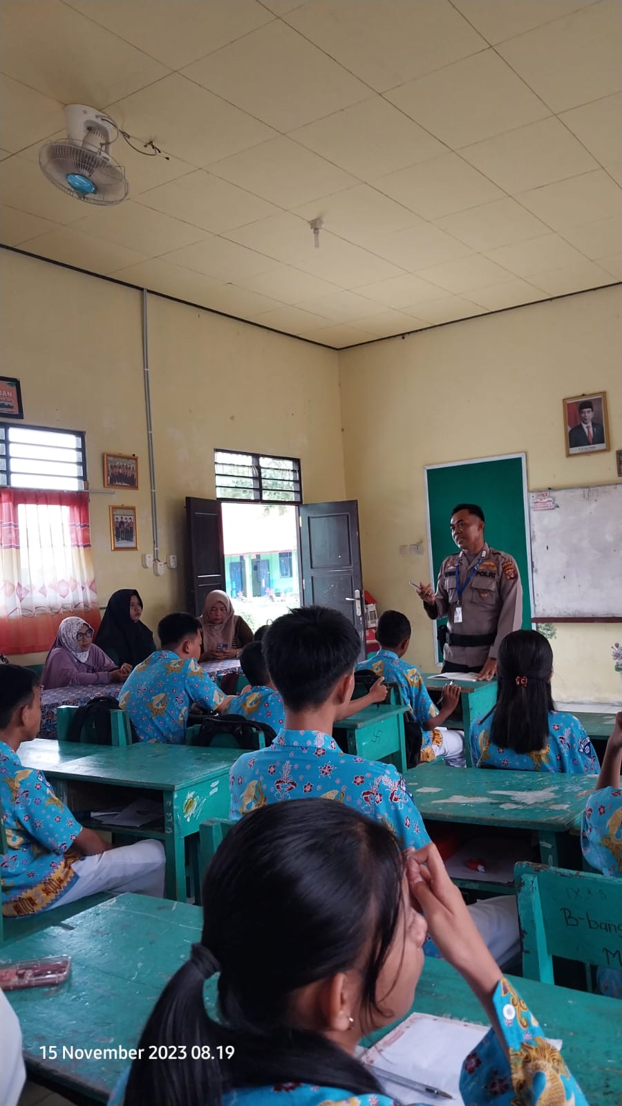 Cerdaskan Kehidupan Bangsa, Ditpolairud Jadi Motivator Di SMP N 9 Sampit