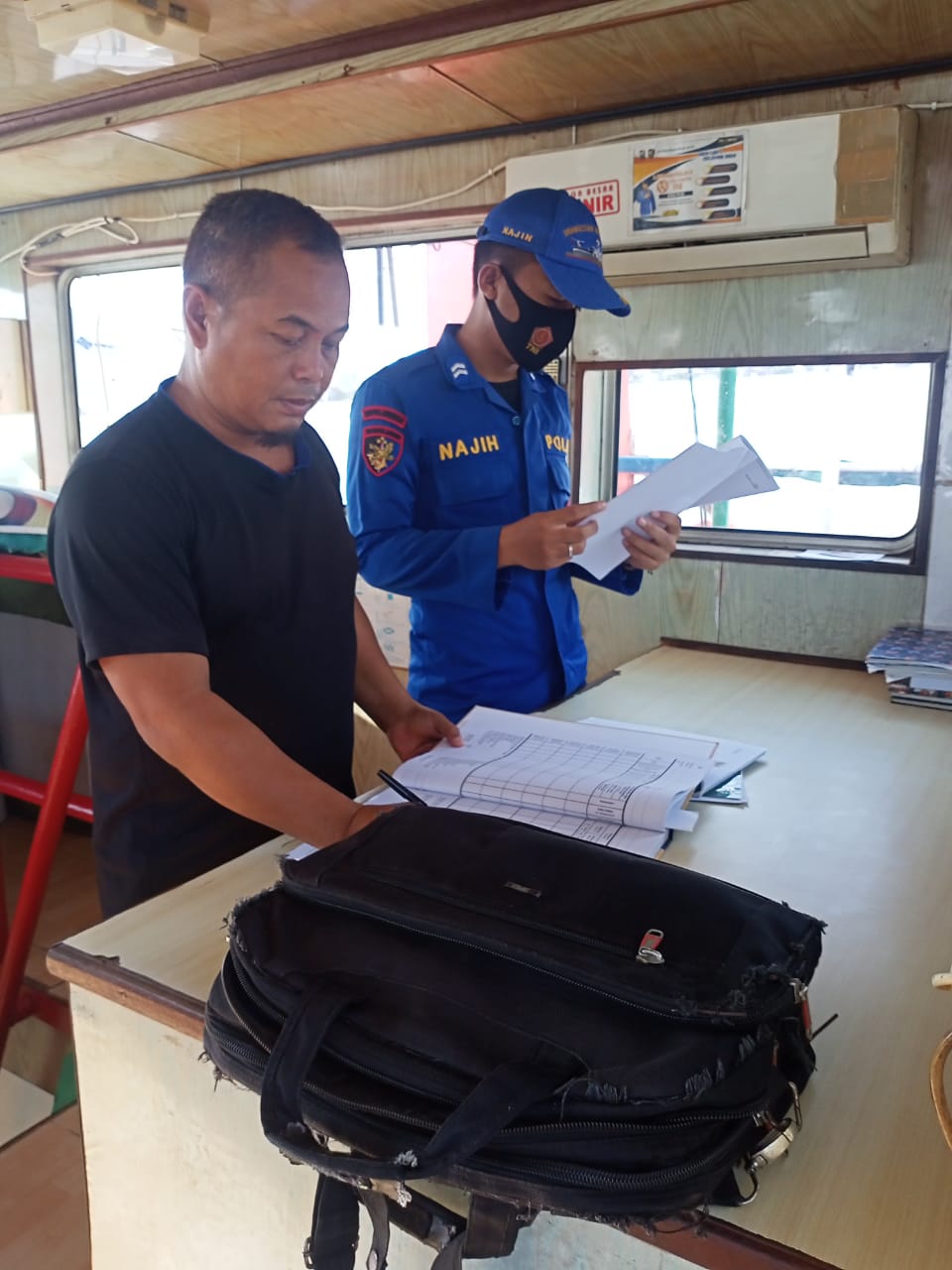 Kapal Polisi KP XVIII-2007 Ditpolairud Tingkatkan Patroli Pada Jam Rawan Di Das Kapuas