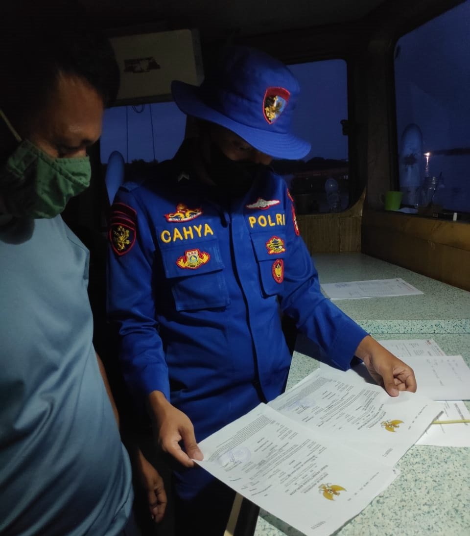 Kapal Polisi KP XVIII-2007 Ditpolairud Tingkatkan Patroli Pada Jam Rawan Di Das Kapuas