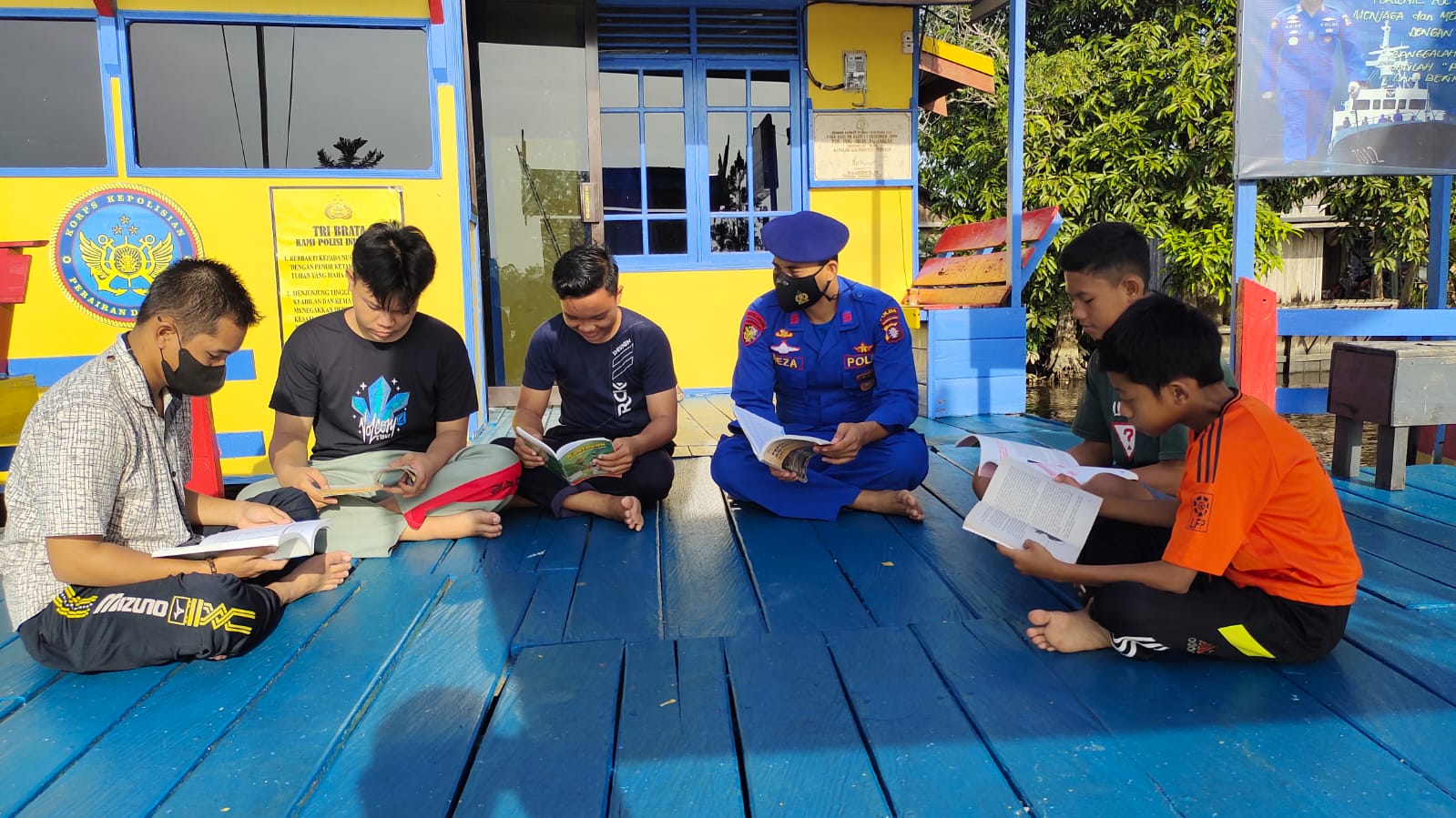 Tanamkan Rasa Cinta Kepada Tanah Air, Personel Ditpolairud Sampaikan Hal Ini Kepada Para Pelajar