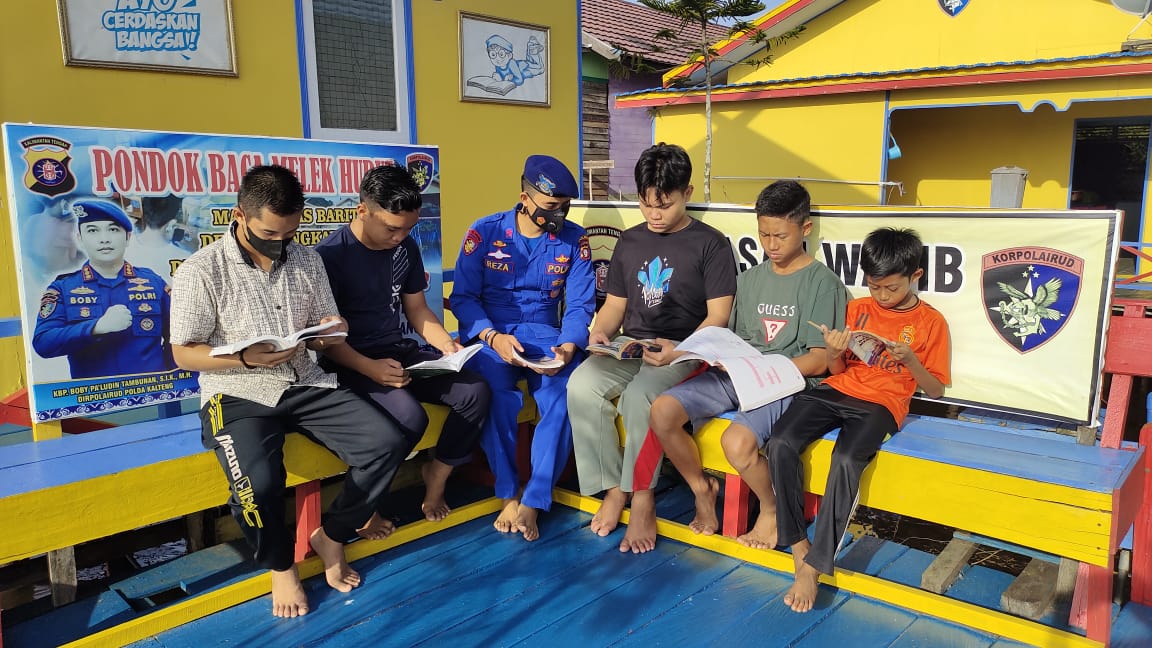 Tanamkan Rasa Cinta Kepada Tanah Air, Personel Ditpolairud Sampaikan Hal Ini Kepada Para Pelajar