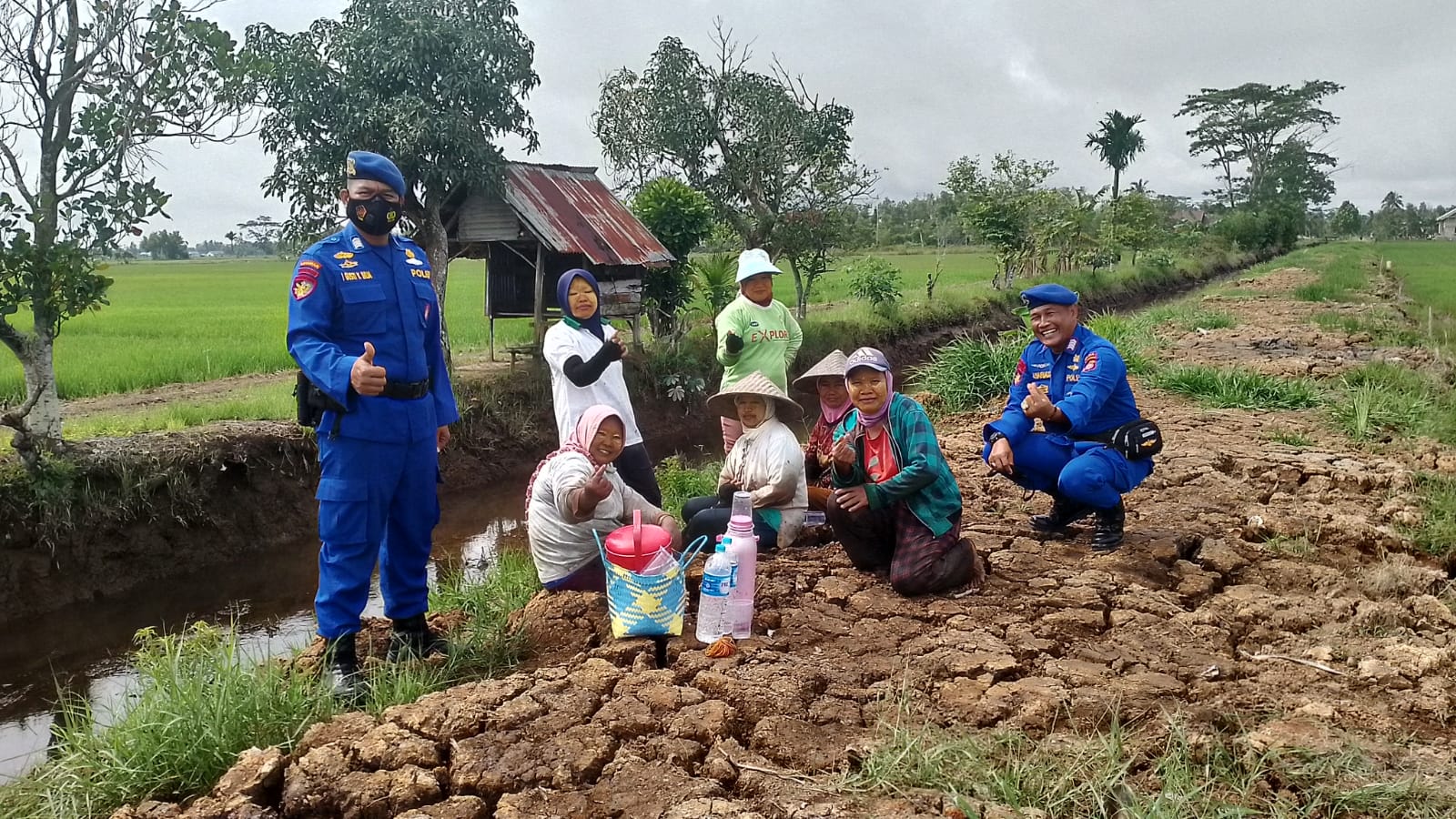 Dukung Program Food Estate, Personel Ditpolairud Laksanakan Polmas Kepada Para Petani Di Desa Belanti Siam