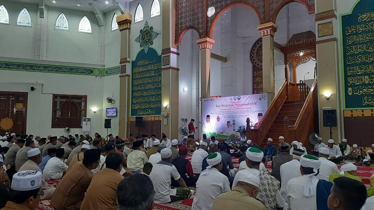 Personel Ditpolairud Hadiri Peringatan Isra Mi'raj Nabi Muhmamad SAW di Masjid Islamic Center Kotim