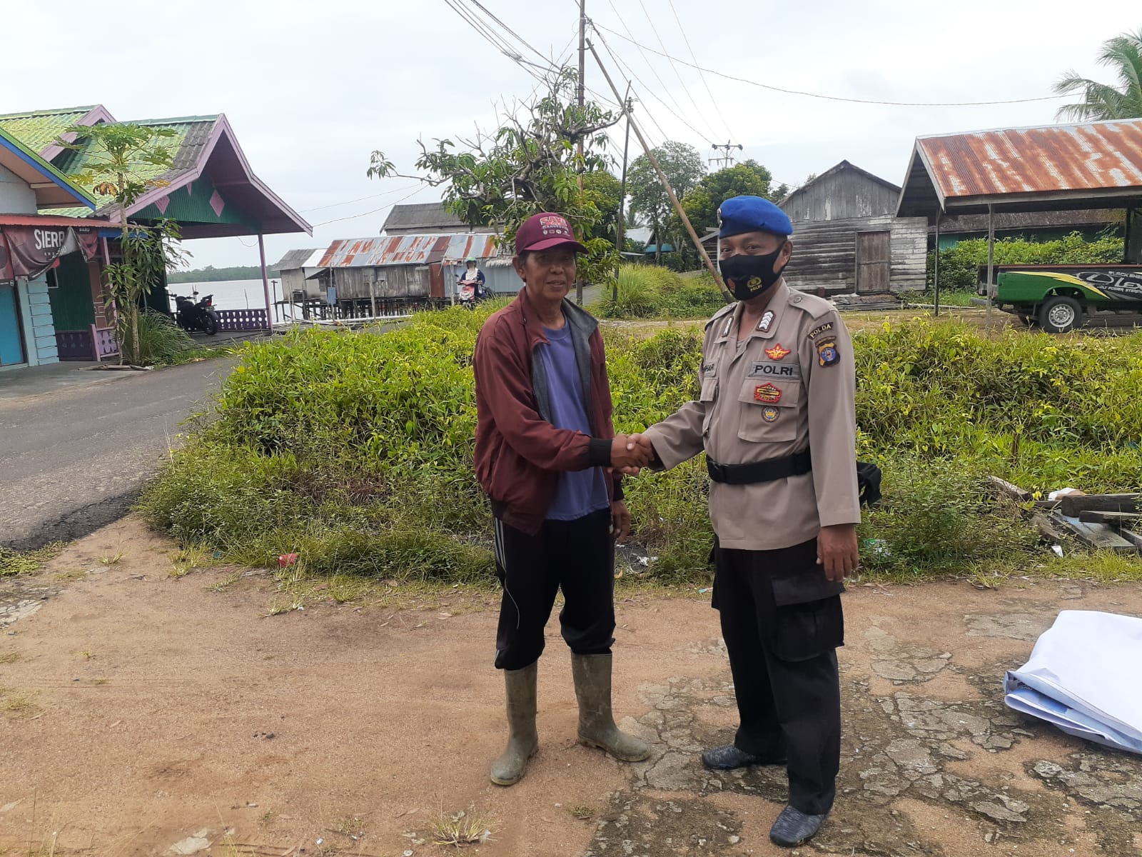 Jelang Pemilu 2024, Personel Ditpolairud Imbau Warga Kuala Pembuang Agar Jaga Kondusifitas