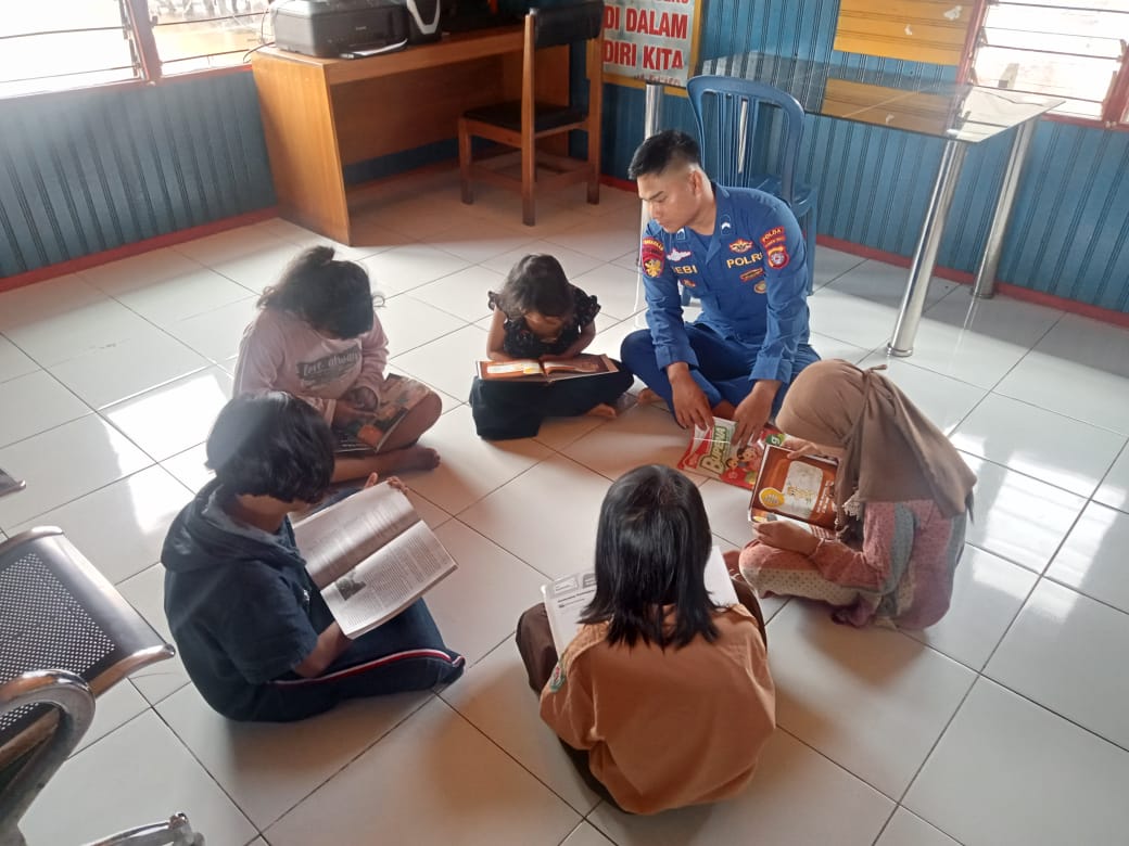 Ajak Baca Buku, Investasi Murah Demi Masa Depan Anak