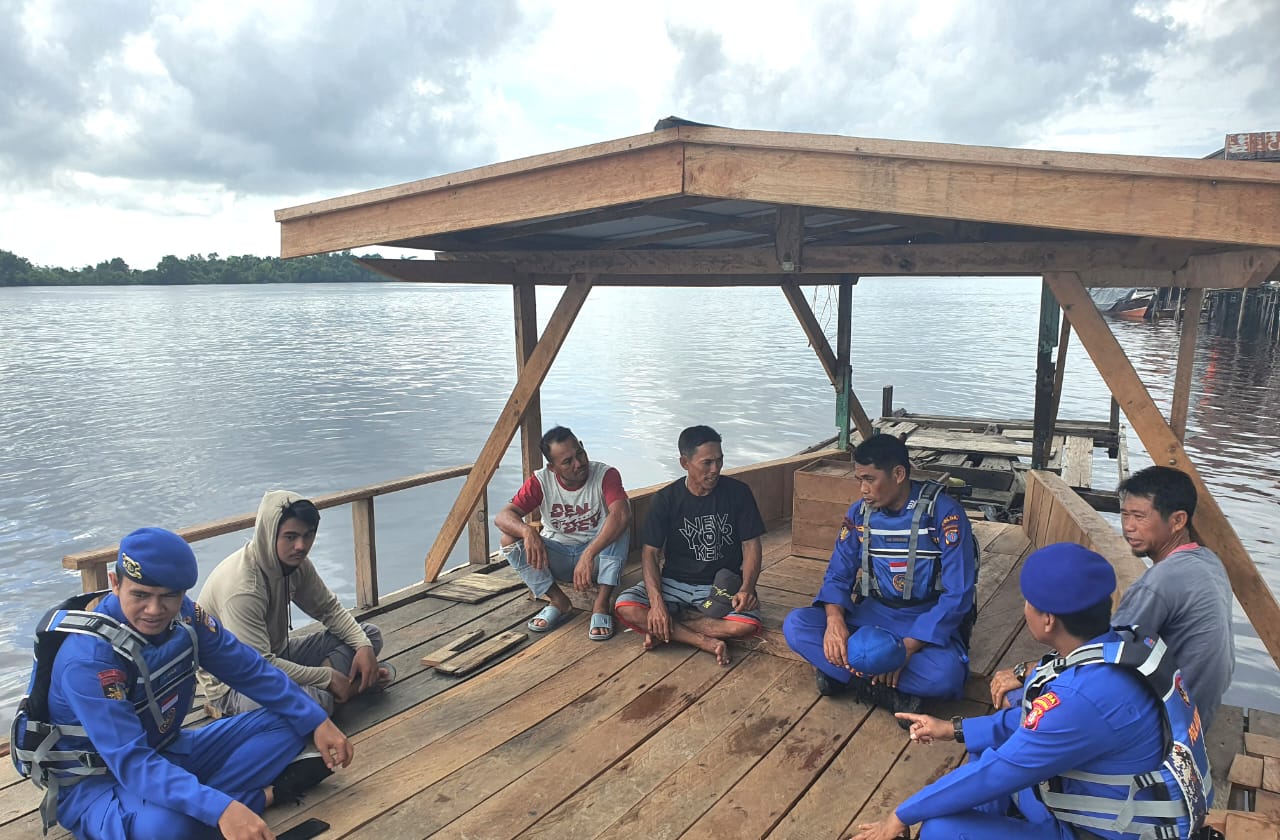 Pastikan Kamtibmas Tetap Kondusif Jelang Lebaran Personel Ditpolairud Imbau Penyedia Dan Pengguna Jasa Tranportasi Air Utamakan Keselamatan