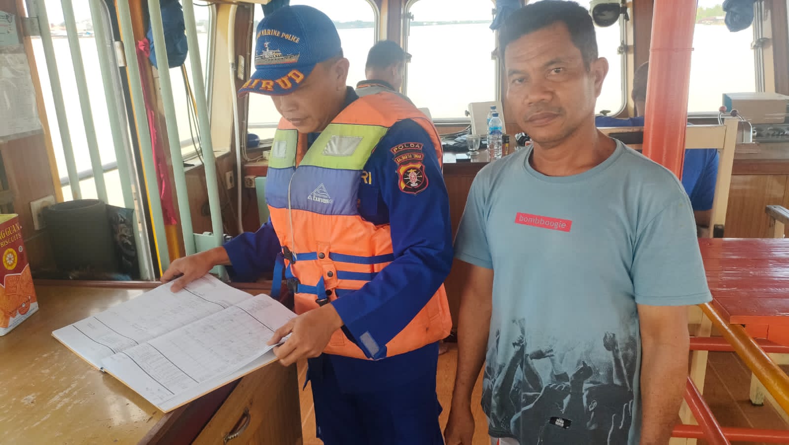 Pastikan Perairan Das Kahayan Kondusif, Ditpolairud Periksa Alat Keselamatan Kapal