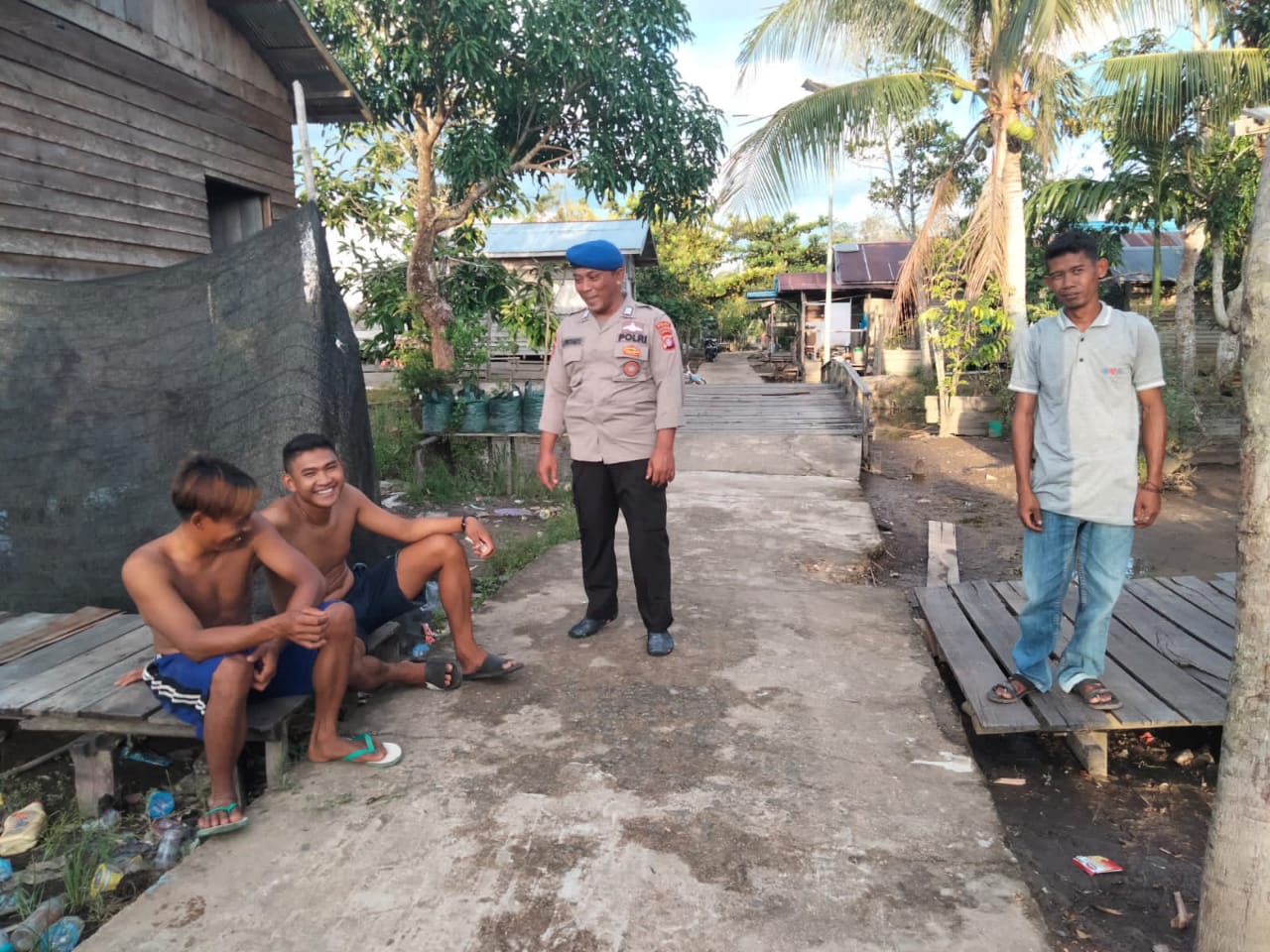 Personel Ditpolairud, Ajak Pemuda Desa Katunjung Berperan Aktif Jaga Kamtibmas