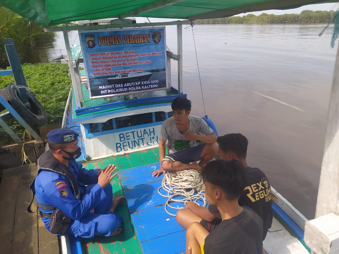 Personel Ditpolairud Ingatkan Nelayan Agar Berhati-Hati Dalam Berlayar