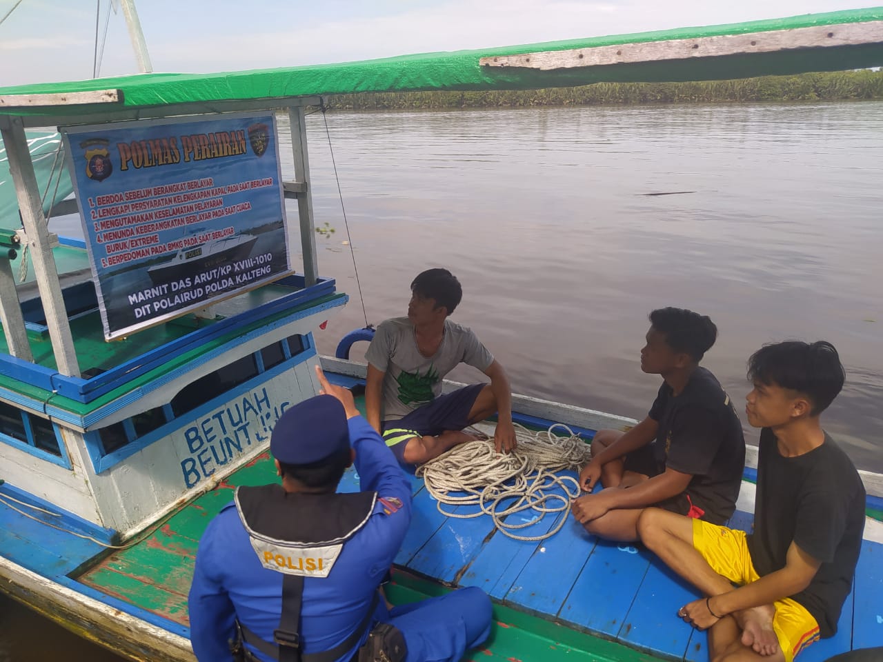 Personel Ditpolairud Ingatkan Nelayan Agar Berhati-Hati Dalam Berlayar