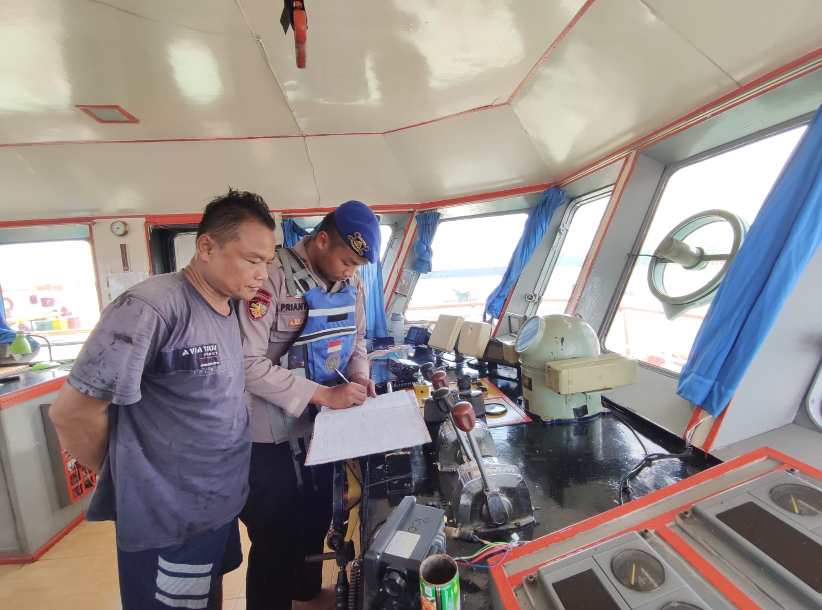 Cek Kelaiklautan Kapal Yang Melintas, Ditpolairud Lakukan Pemeriksaan Dokumen Berlayar