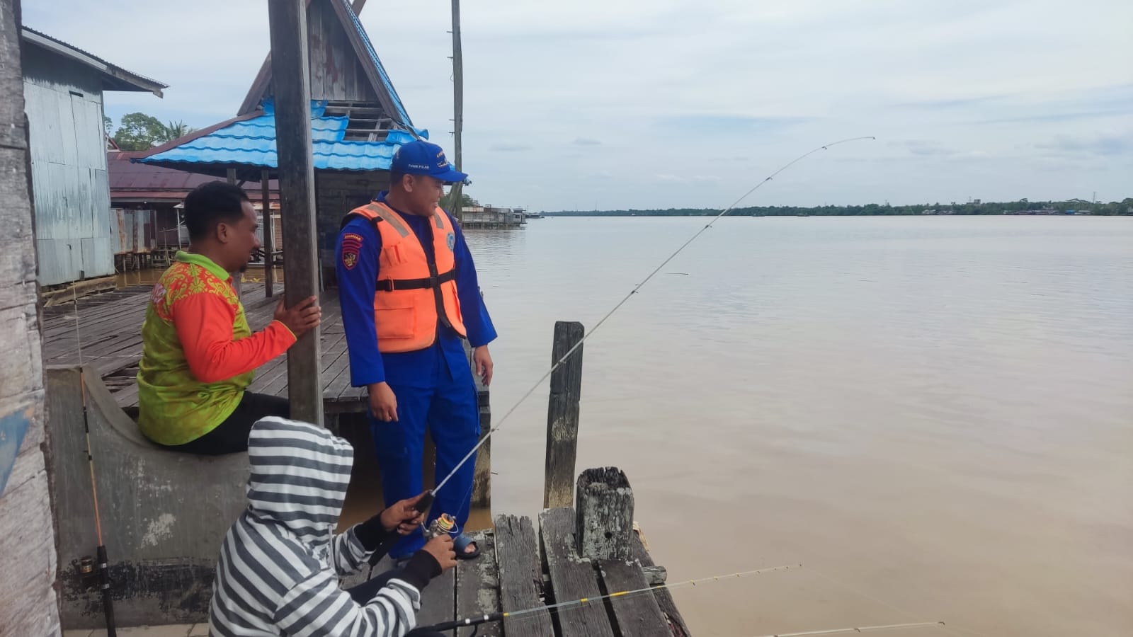Ajak Masyarakat Peduli Ekosistem di Sungai, Ditpolairud Berikan Imbauan kepada Masyarakat Desa Bereng