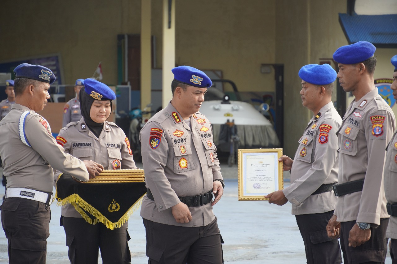 Dirpolairud Adakan Upacara Pemberian Penghargaan Kepada Personel Yang Berprestasi 