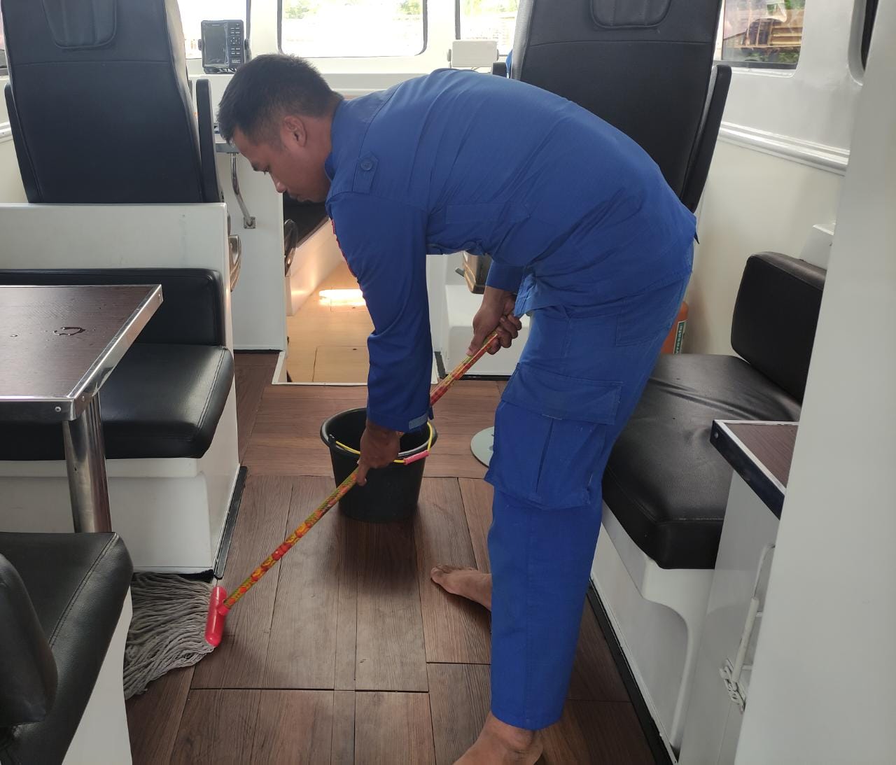 Rutinitas ABK Kapal Ditpolairud Polda Kalteng Dalam Menjaga Sarana Dinas