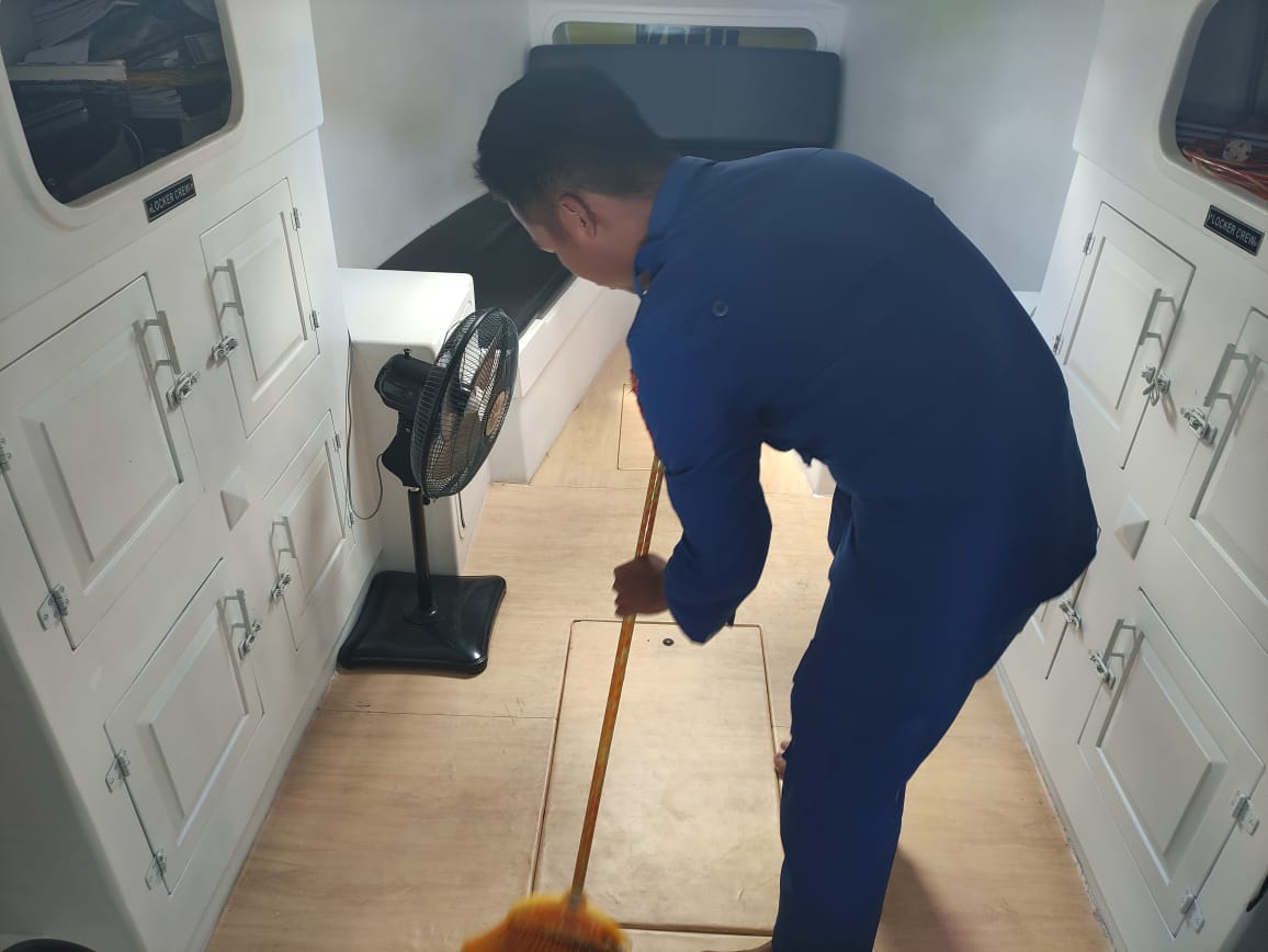 Rutinitas ABK Kapal Ditpolairud Polda Kalteng Dalam Menjaga Sarana Dinas