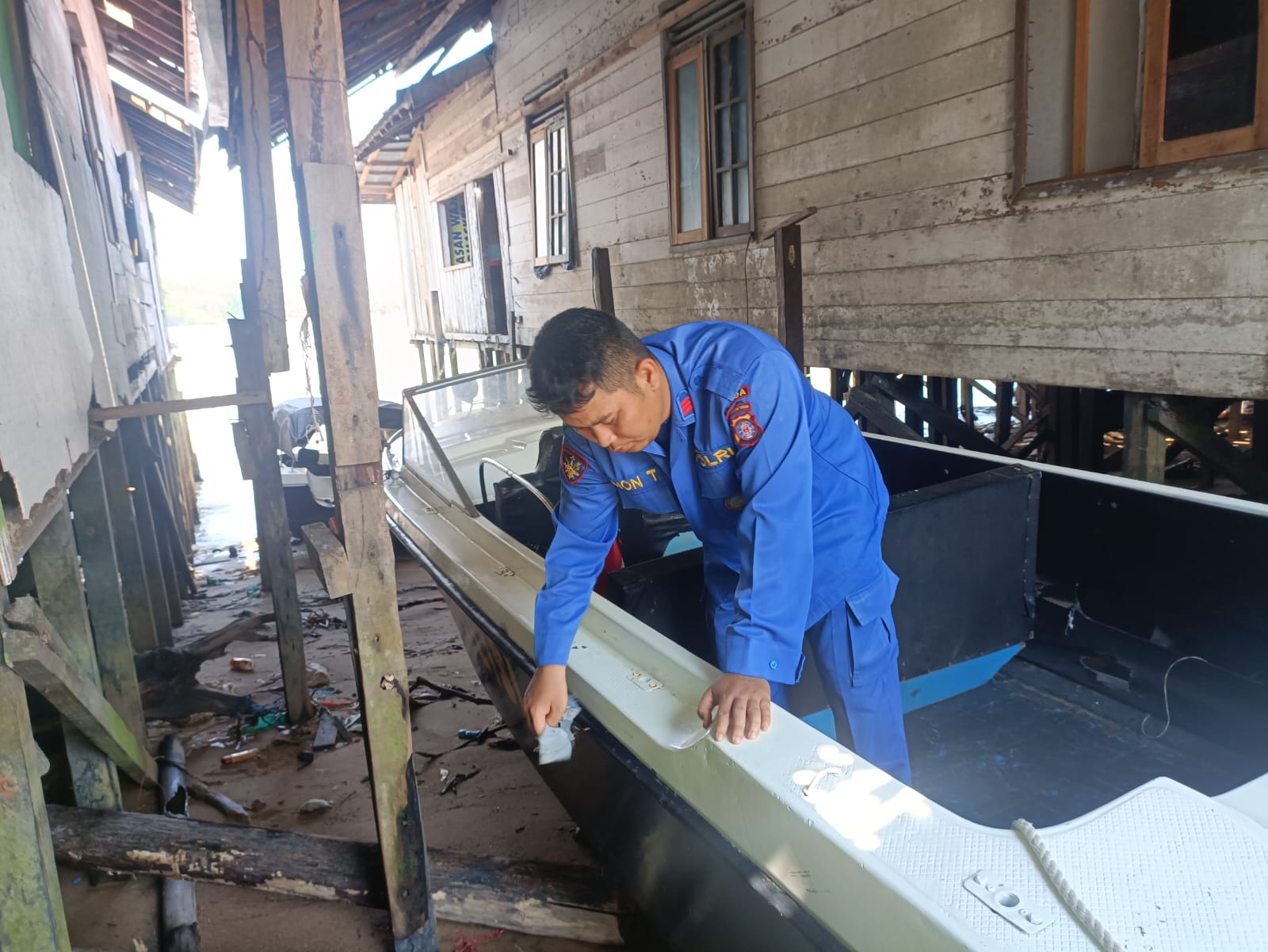 Perpanjang Usia Pakai Kapal, Ditpolairud Rutin Bersihkan Kapal