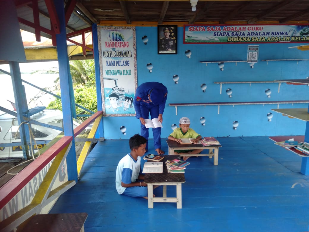 Kunjungi PBMH, Anak-anak dapatkan 7 Kunci Semangat Belajar dari Personel Ditpolairud.