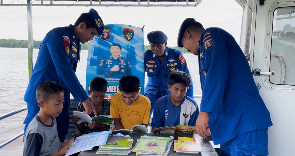 Jaga Eksistensi KMH, KP 2005  Evaluasi Penyelenggaraan Perpustakaan