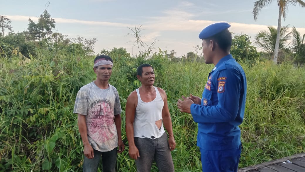 Cegah Kebakaran Sedini Mungkin, Personel Ditpolairud Imbau Masyarakat Dengan Ngobrol Santai