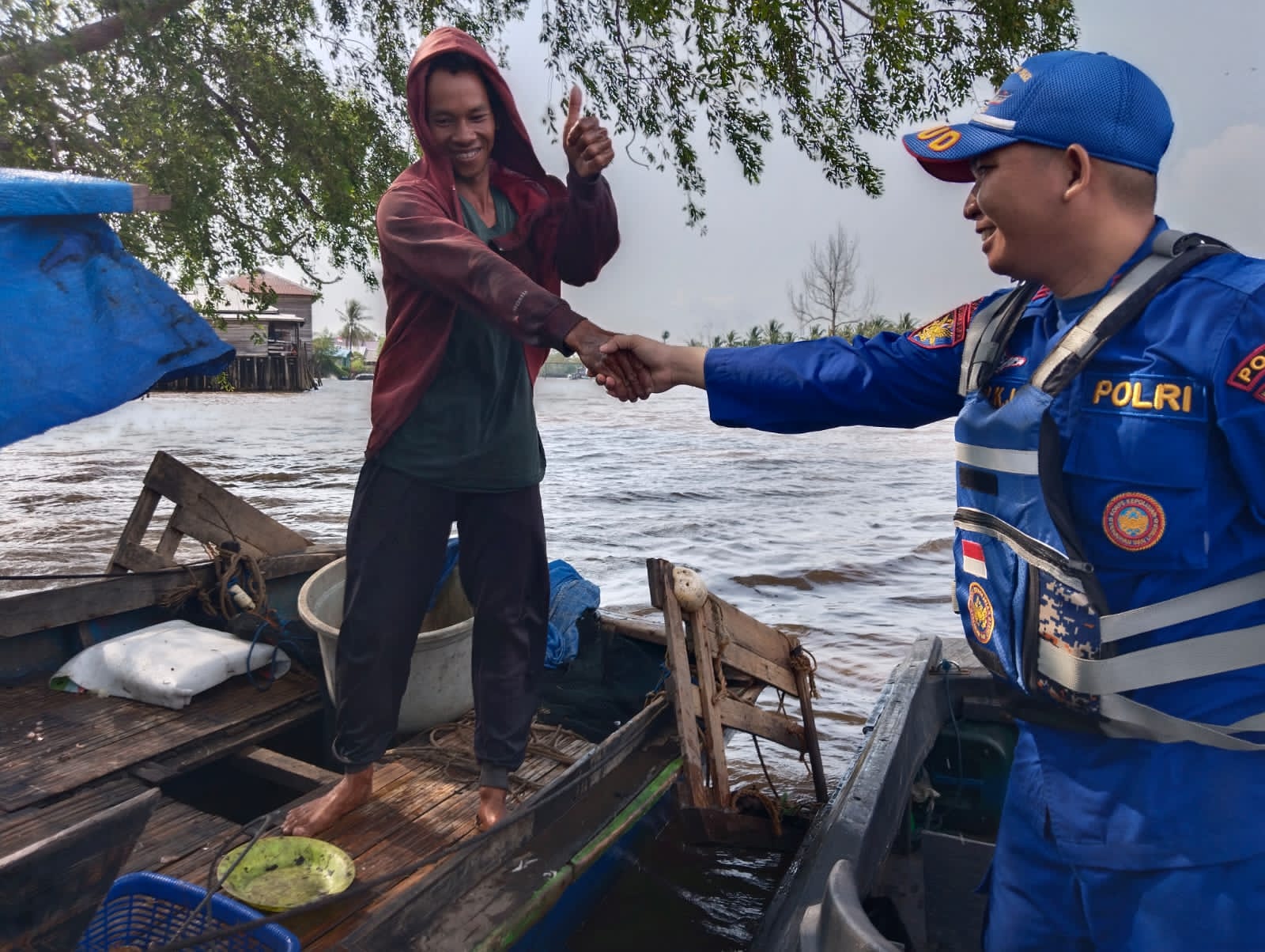 Gelorakan Selamat Berlayar, Ditpolairud Sambangi Nelayan Di Das Kapuas