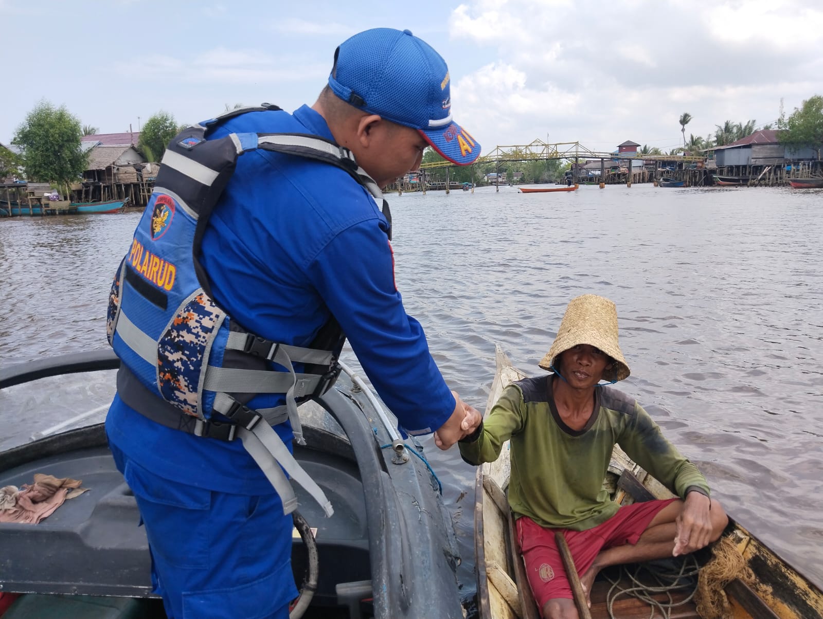 Gelorakan Selamat Berlayar, Ditpolairud Sambangi Nelayan Di Das Kapuas