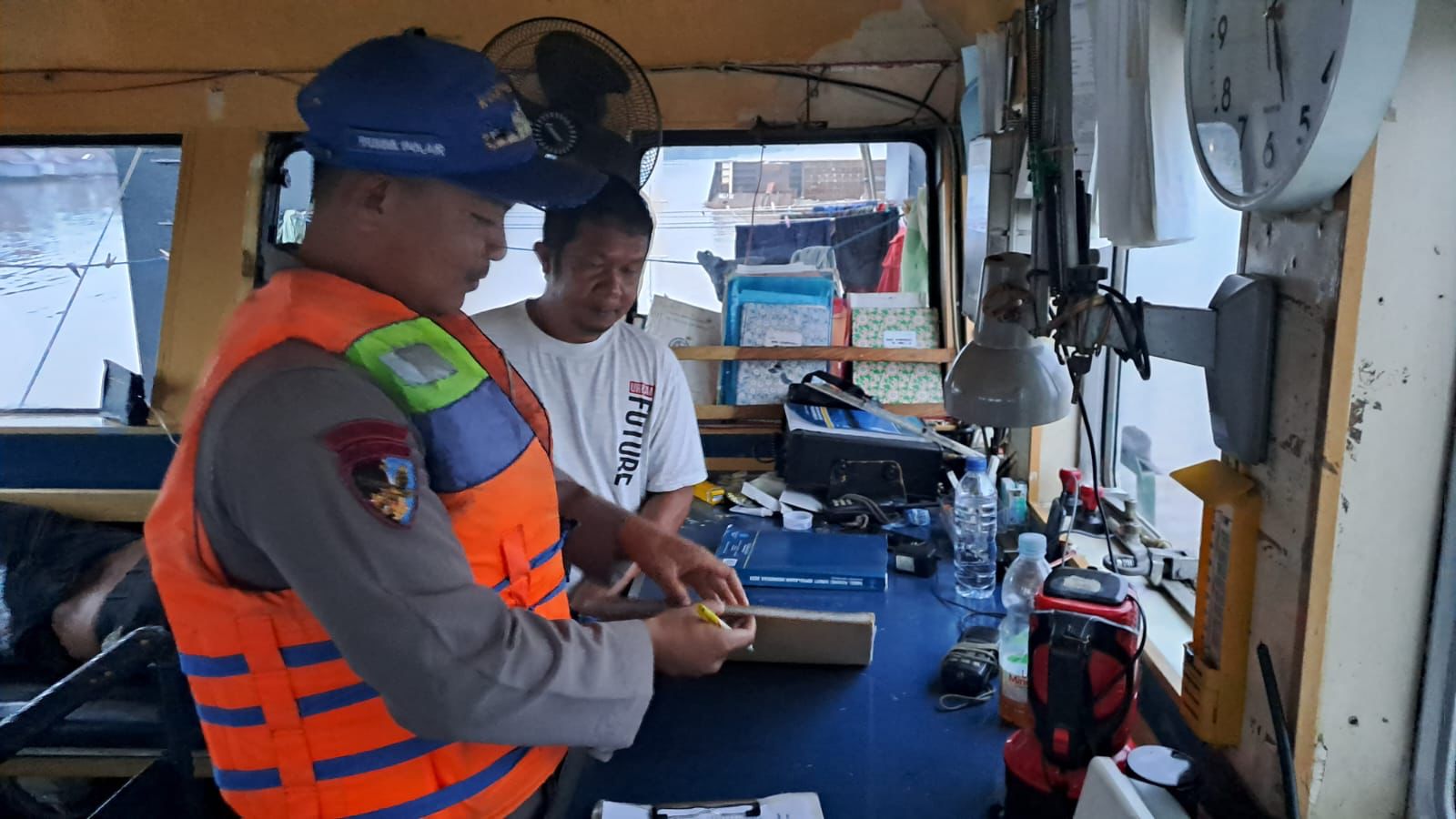 Sosialisasikan Pentingnya Alat Keselamatan Saat Berlayar, Ditpolairud 