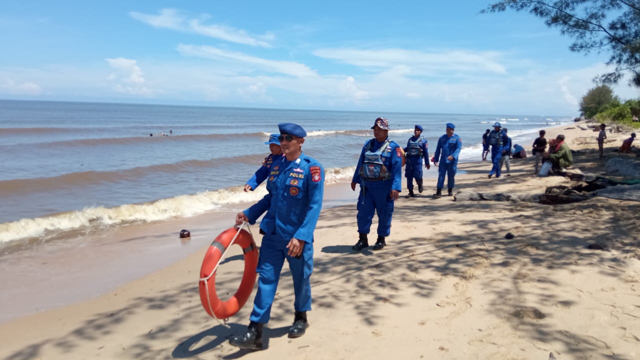 Hari Raya Lebaran, Ditpolairud Turunkan Tim Pengamanan Bersiaga di Pantai