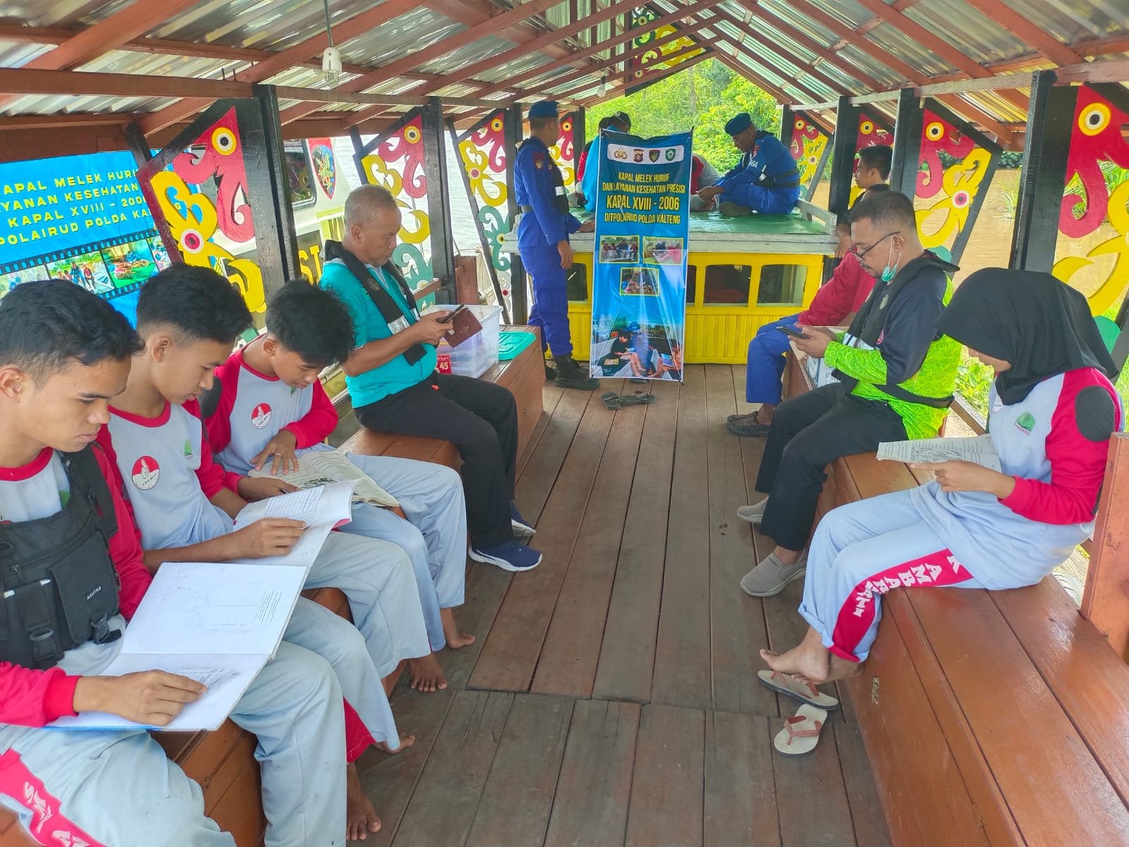 Peduli Sumber Daya Manusia Bantaran Sungai Das Mentaya, Ditpolairud Lakukan Hal Ini