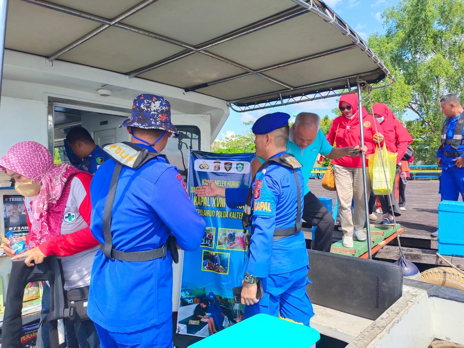 Peduli Sumber Daya Manusia Bantaran Sungai Das Mentaya, Ditpolairud Lakukan Hal Ini