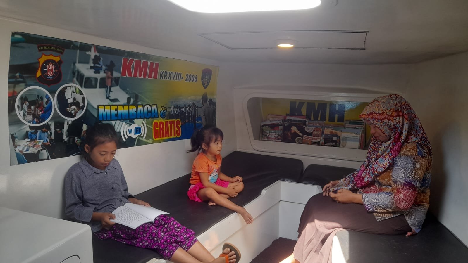 Peduli Sumber Daya Manusia Bantaran Sungai Das Mentaya, Ditpolairud Lakukan Hal Ini