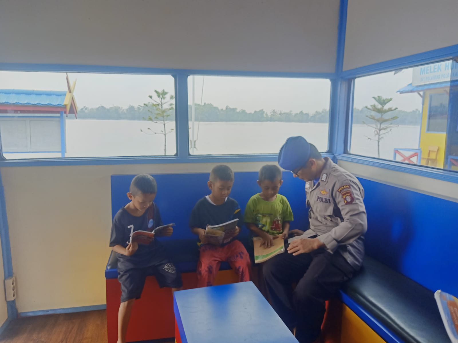 Manfaatkan Waktu Luang, Pelajar Desa Palangkau Lama Kunjungi PBMH