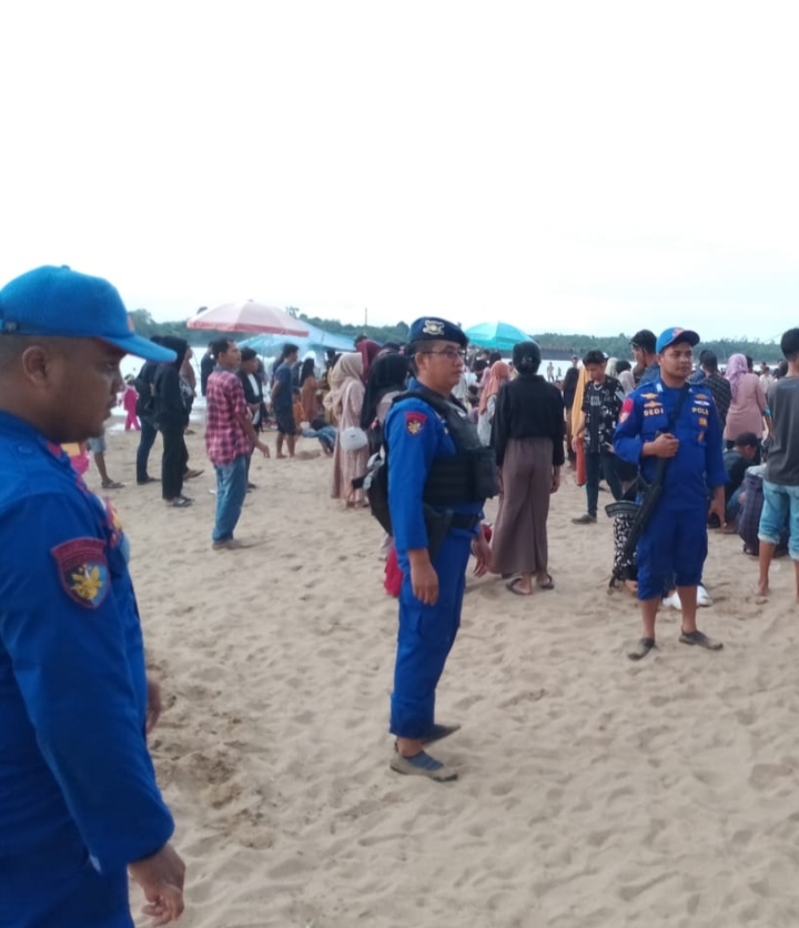 Ada Tempat Wisata Dadakan Di Sungai Barito?,  Personel KP XVIII - 2001 Ditpolairud Laksanakan Pengamanan