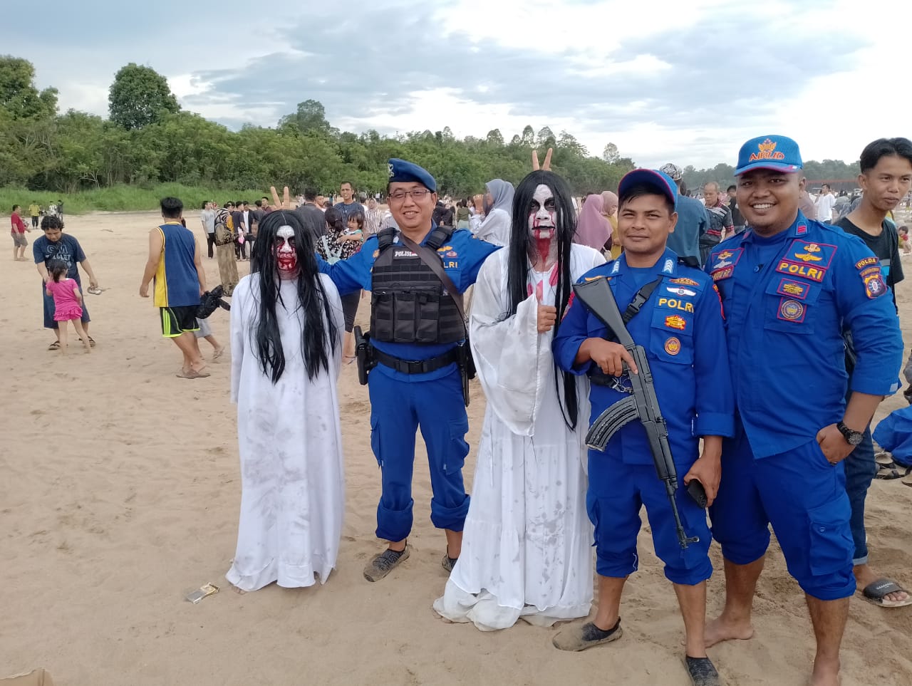 Ada Tempat Wisata Dadakan Di Sungai Barito?,  Personel KP XVIII - 2001 Ditpolairud Laksanakan Pengamanan