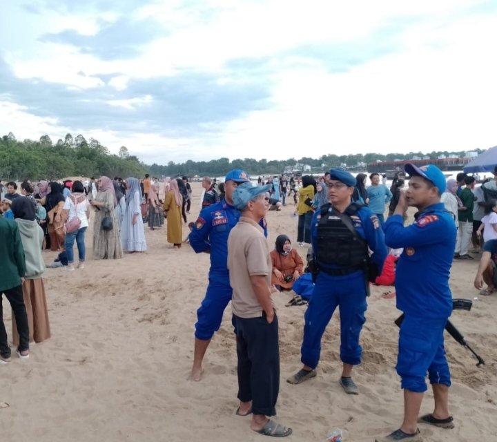 Ada Tempat Wisata Dadakan Di Sungai Barito?,  Personel KP XVIII - 2001 Ditpolairud Laksanakan Pengamanan