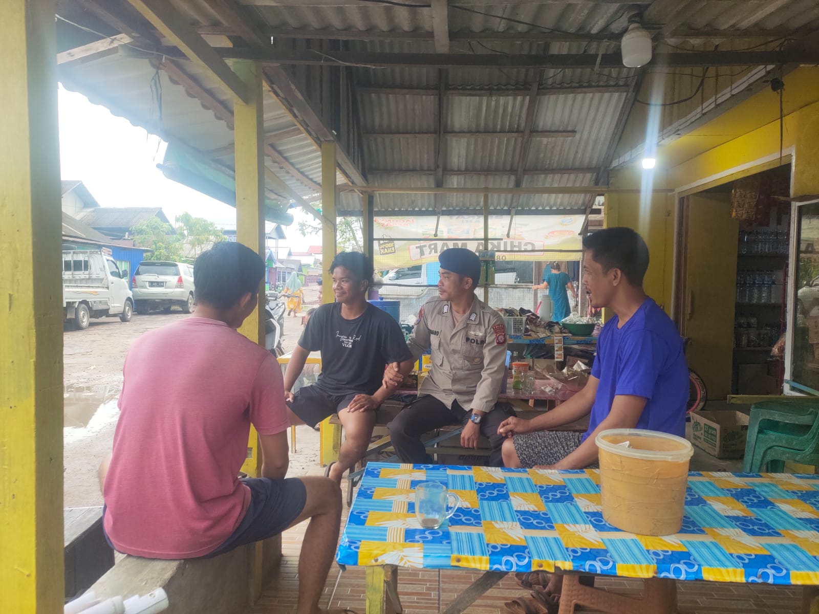 Jaga Kondusifitas Kamtibmas Di Kuala Jelai, Ditpolairud Rangkul Warga Dengan Berdialog