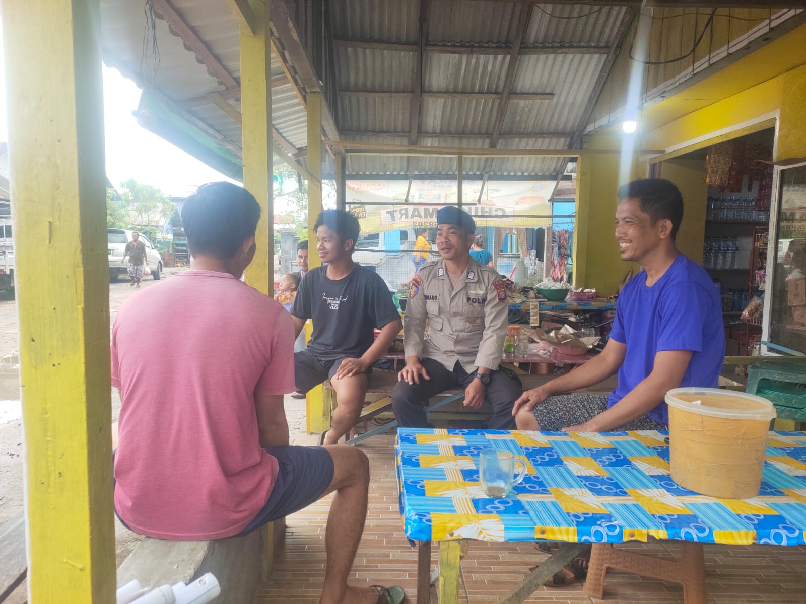 Jaga Kondusifitas Kamtibmas Di Kuala Jelai, Ditpolairud Rangkul Warga Dengan Berdialog