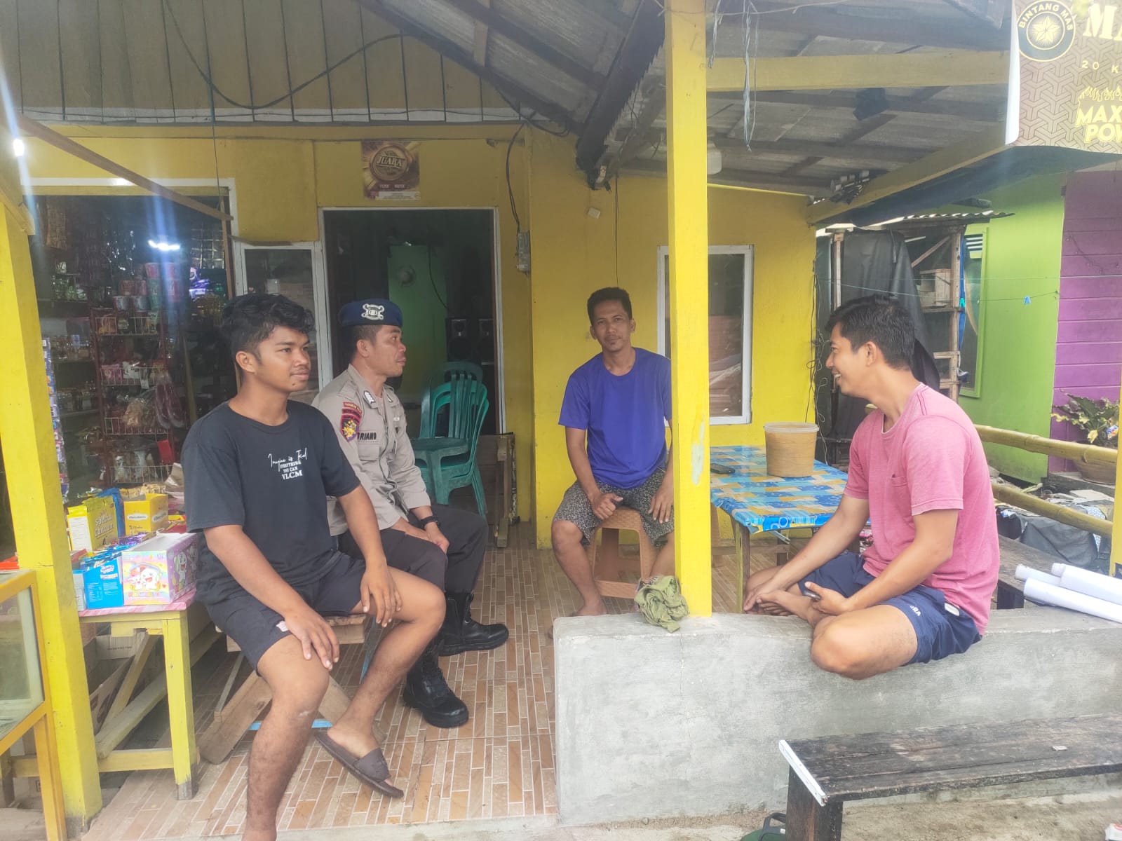 Jaga Kondusifitas Kamtibmas Di Kuala Jelai, Ditpolairud Rangkul Warga Dengan Berdialog