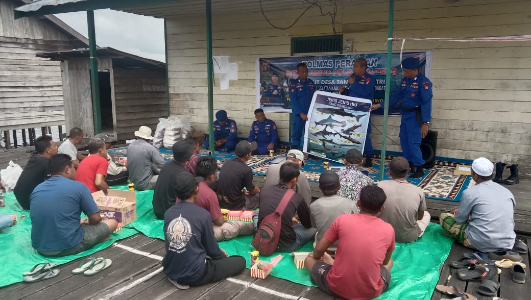 Jalin Silaturahmi Bersama Masyarakat Pesisir Das Arut Melalui Kegiatan Polmas Perairan 