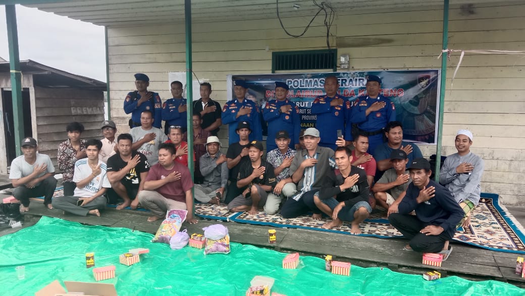 Jalin Silaturahmi Bersama Masyarakat Pesisir Das Arut Melalui Kegiatan Polmas Perairan 