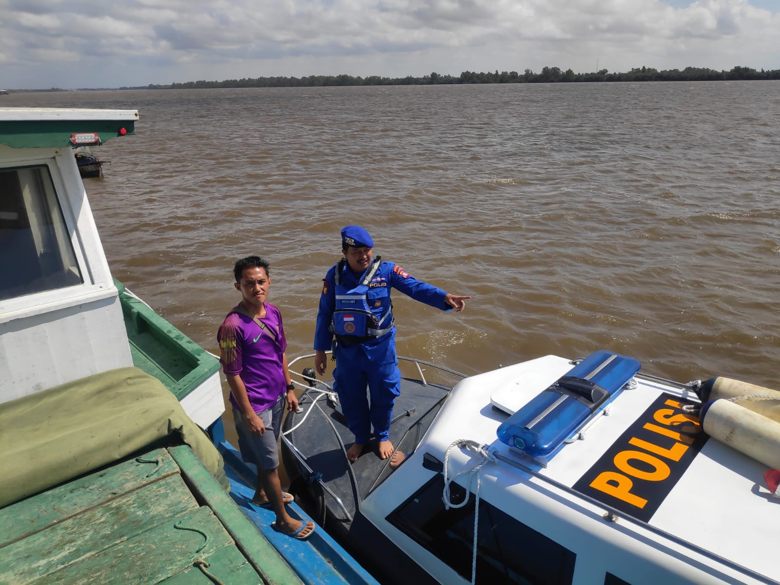 Pastikan Sitkamtibmas Di Perairan Tetap Aman, Kapal Polisi KP XVIII- 1006 Ditpolairud Lakukan Ini