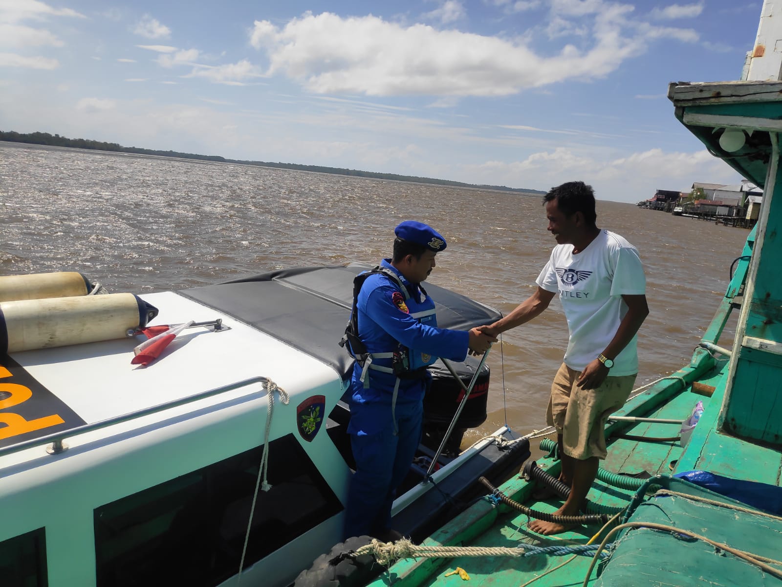 Pastikan Sitkamtibmas Di Perairan Tetap Aman, Kapal Polisi KP XVIII- 1006 Ditpolairud Lakukan Ini