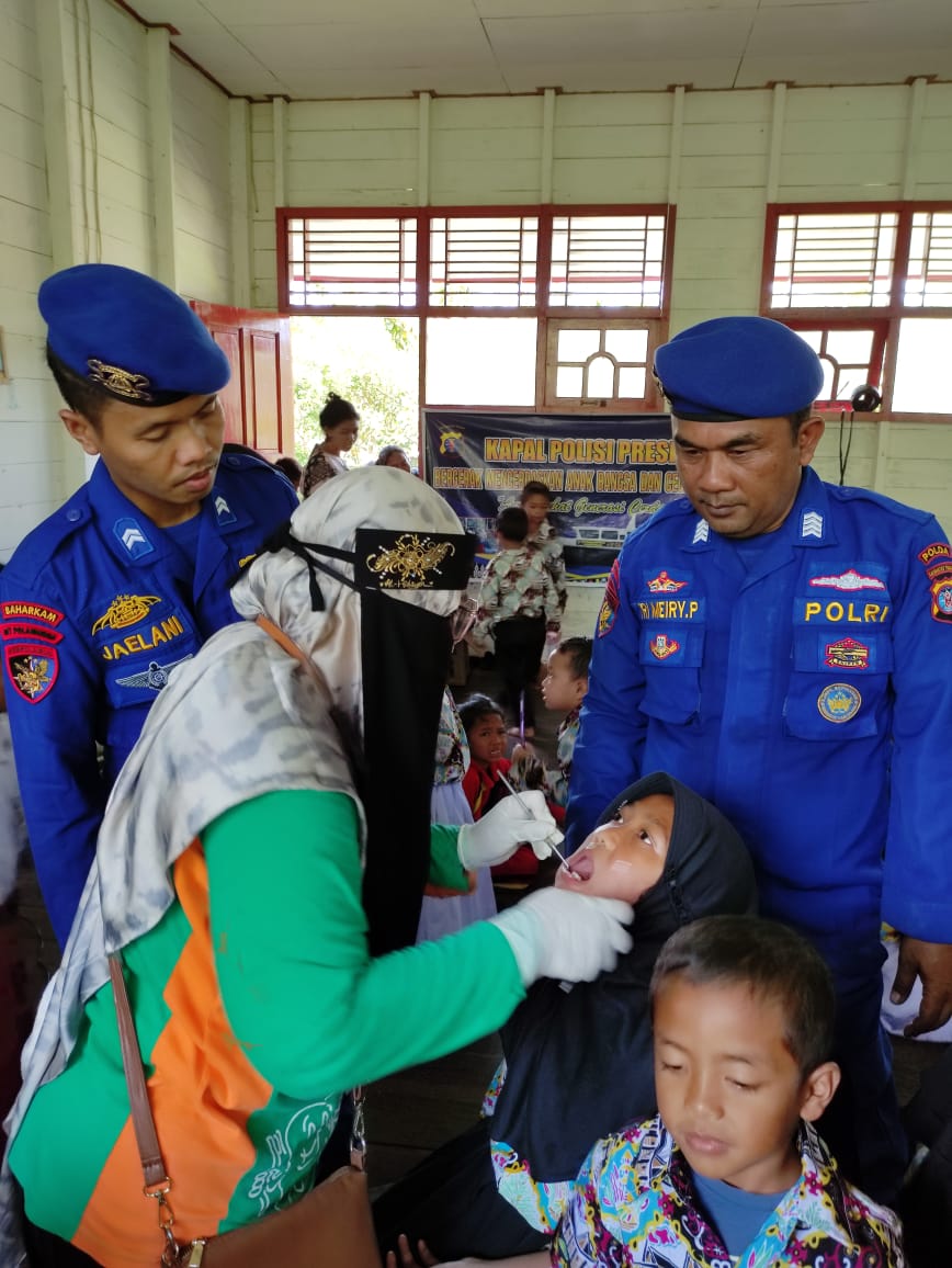 Jaga Kualitas Pelayanan, Klinik Terapung Ditpolairud Kunjungi SDN 1 Sekonyer