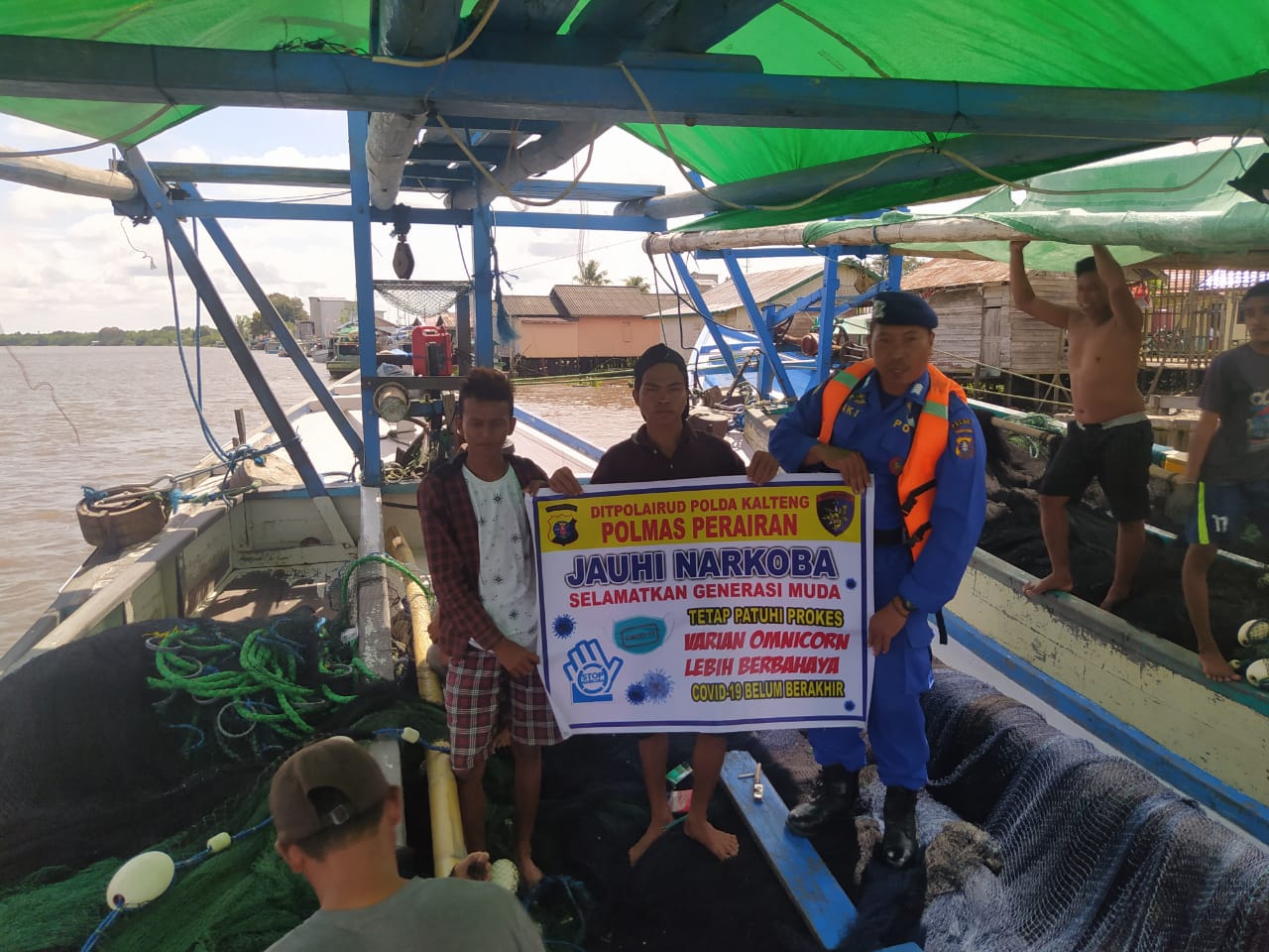Edukasi Para Nelayan, Personel Ditpolairud Beri Imbauan Bahaya Narkoba