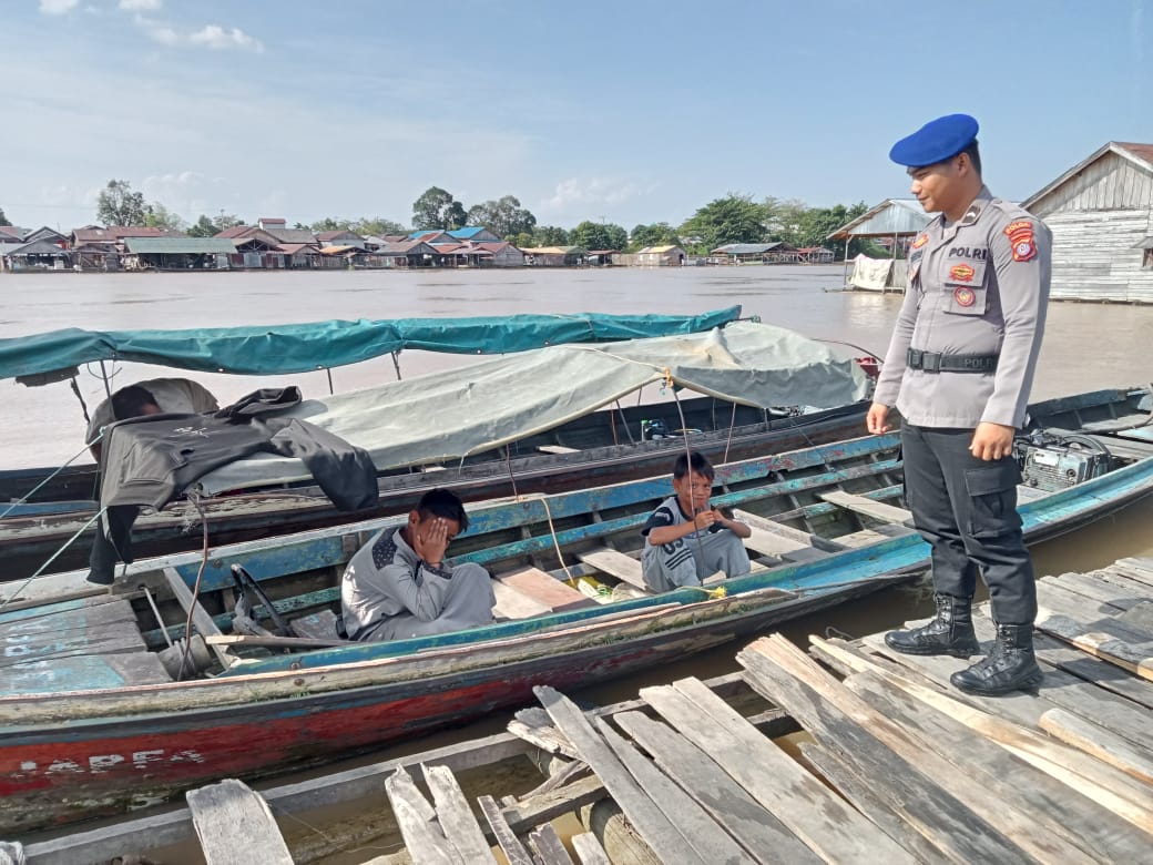 Personel Mako perwakilan Palangkaraya Laksanakan Giat sambang Masyarakat pesisir Das Kahayan