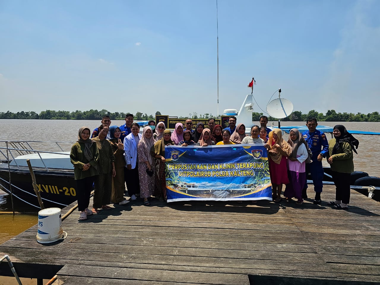 Klinik Terapung Kapal KP XVIII 2007 Ditpolairud Laksanakan Bakti Kesehatan di Desa Palangkau Lama