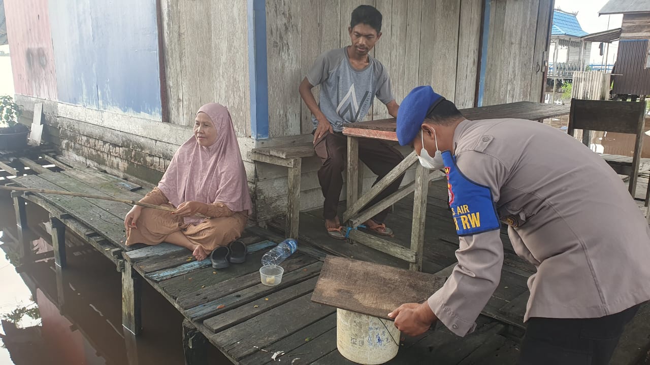 Kunjungi Pemukiman Warga, Personel KP 2007 Sisipkan Pesan Kamtibmas