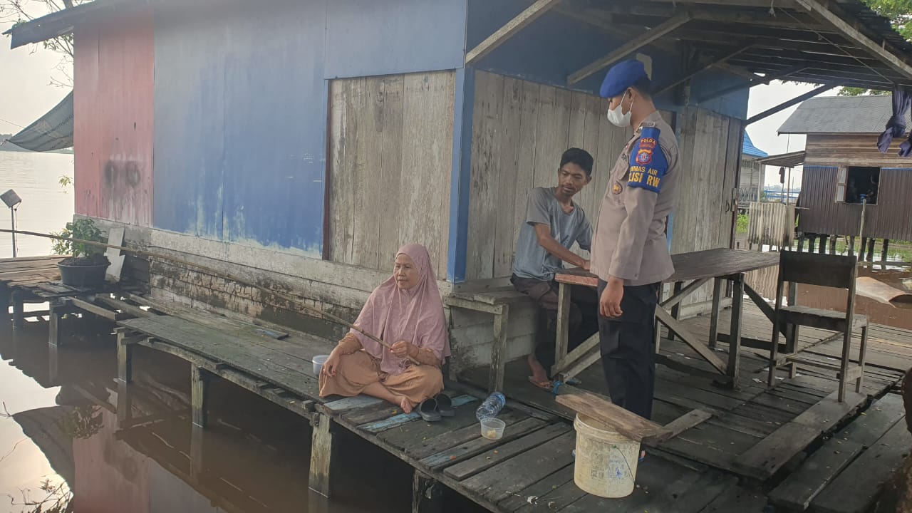 Kunjungi Pemukiman Warga, Personel KP 2007 Sisipkan Pesan Kamtibmas