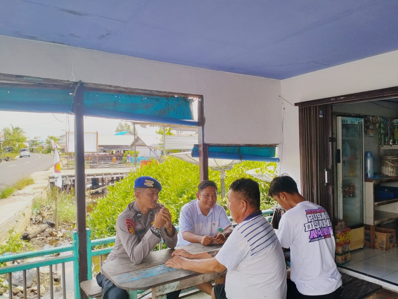 Antisipasi Penyalahgunaan Narkoba Di Kuala Jelai, Ditpolairud Sambangi Warga