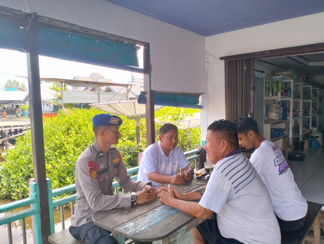 Antisipasi Penyalahgunaan Narkoba Di Kuala Jelai, Ditpolairud Sambangi Warga